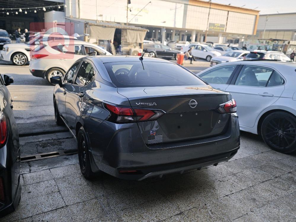 نيسان فيرسا